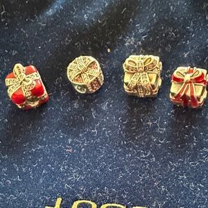 Pandora Gift Box Charm Set